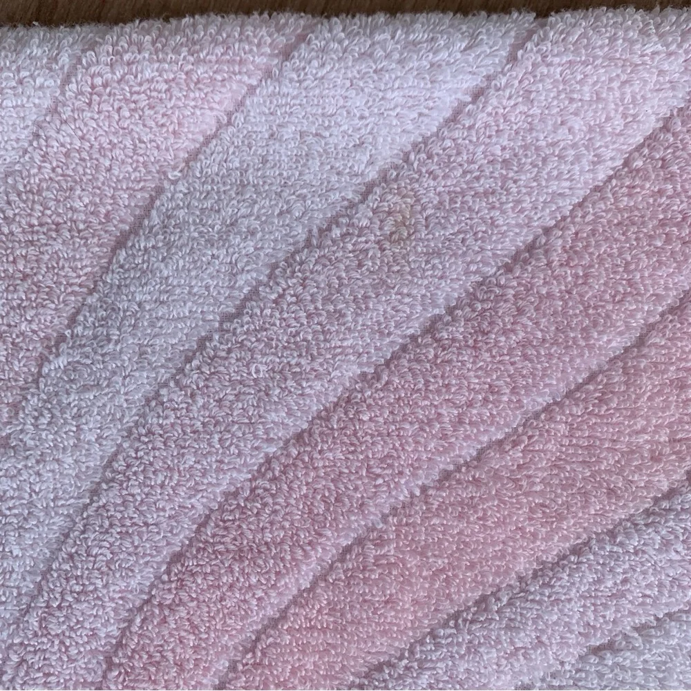 Vintage Pink And White Hand Towels Lot Of 3 For Kitchen Or Bathroom Different Sz